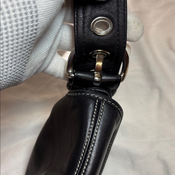 Coach Soho Baguette 2006 - Picture 15 of 17